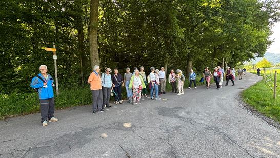 Unverhofftes Zusammentreffen mit der ZGL Kilchberg.jpeg Unverhofftes Zusammentreffen mit der ZGL Kilchberg.jpeg